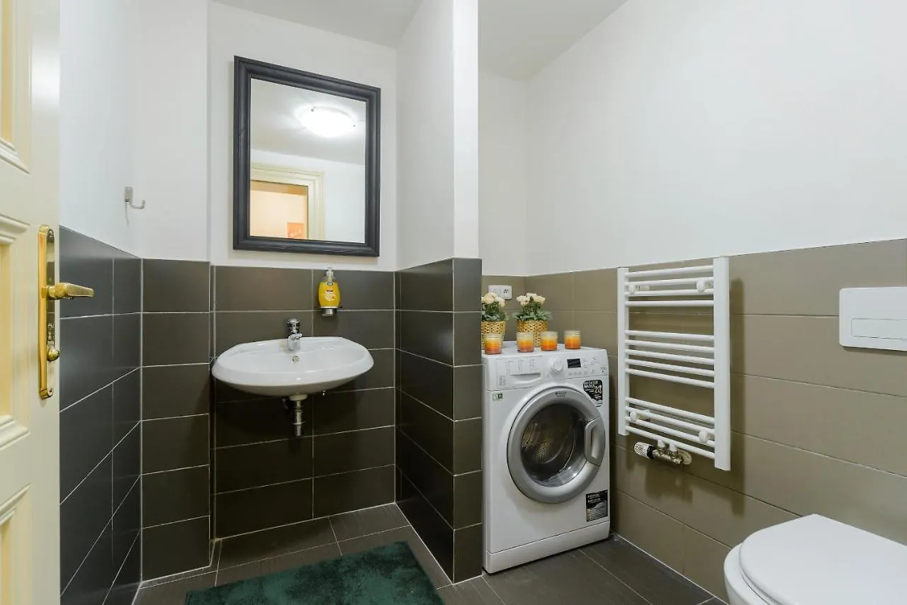 Superior Apartments Near Dlouha Street Praga