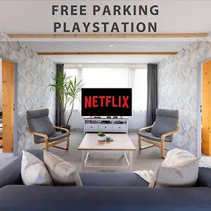 Apartman Plzenska 465 Free Parking & Ps3, Prága